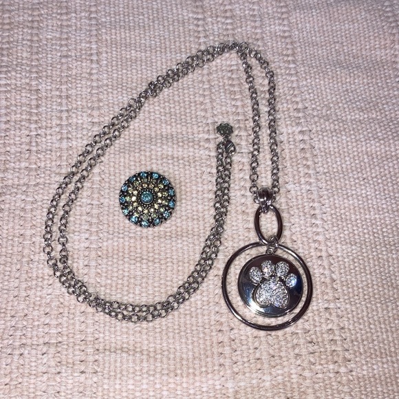 Magnolia and Vine large (30mm) snap pendant with 2 snaps - Picture 12 of 14